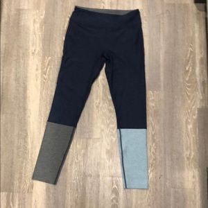 NWOT Outdoor Voices Tri Tone Navy Leggings -MEDIUM